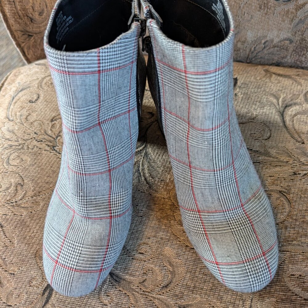 Kelly & Katie plaid booties EUC SZ8.5M/39